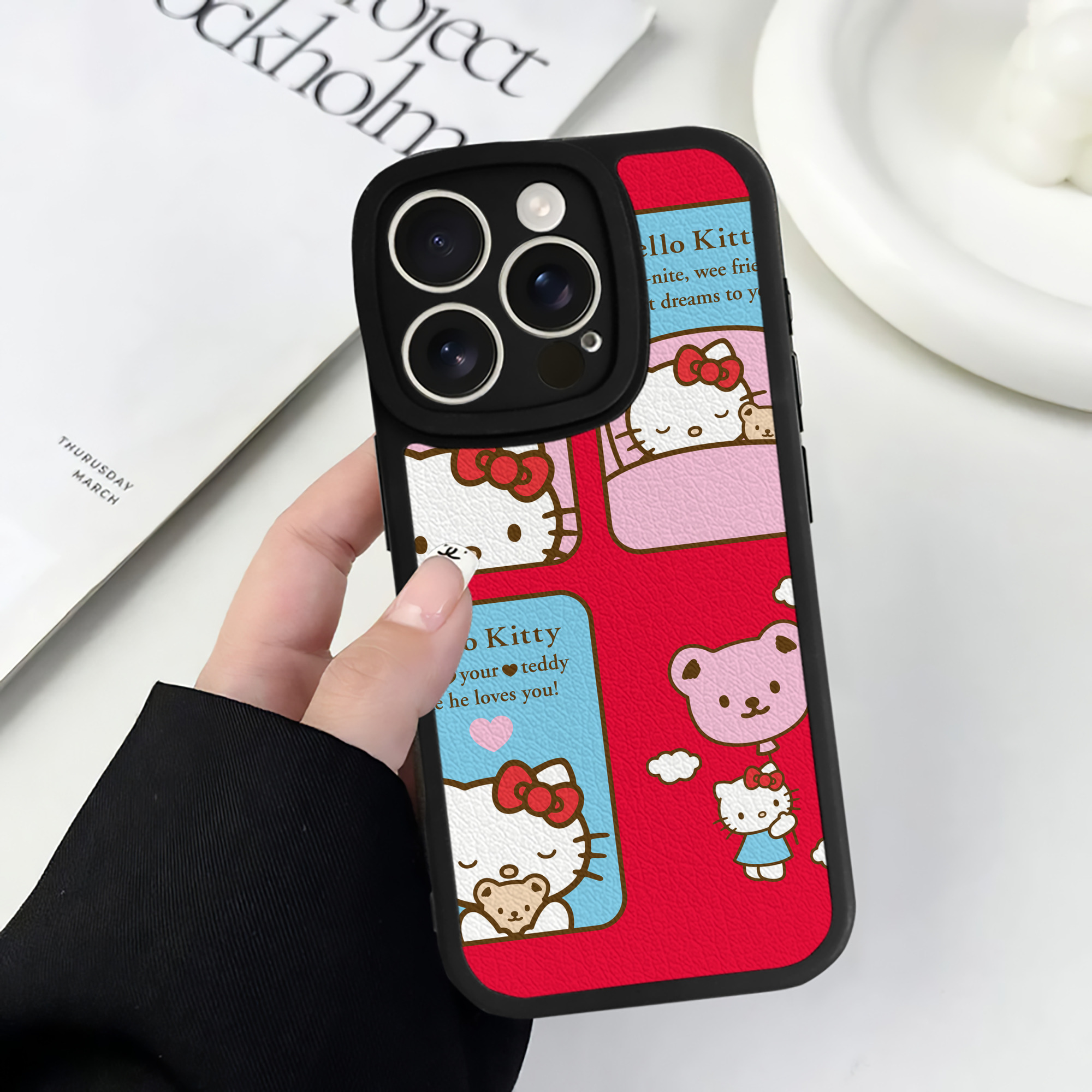 （画像用） Hello Kitty ハローキティ 【iPhone 16シリーズ対応】シリコンスマホケース（レザー調） 材質：シリコン